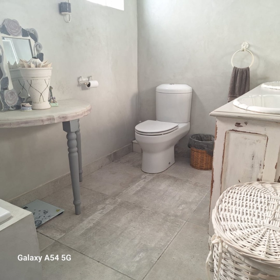  Bedroom Property for Sale in Fraaiuitsig Western Cape